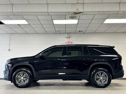 Used 2024 Chevrolet Traverse LS FWD image 4