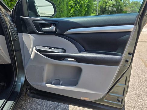 Used 2018 Toyota Highlander XLE FWD image 35