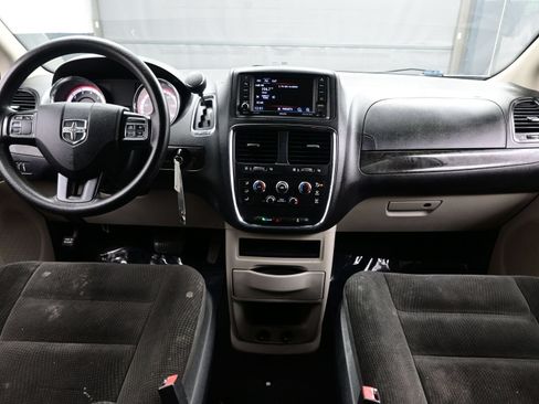Used 2019 Dodge Grand Caravan SE w/ UConnect Hands-Free Group FWD image 15