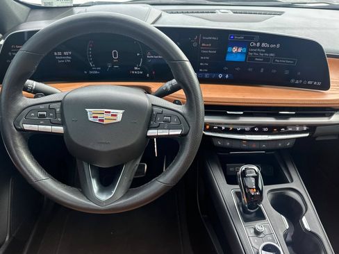 Used 2025 Cadillac XT4 Sport w/ LPO, Onyx Lite Package FWD image 17