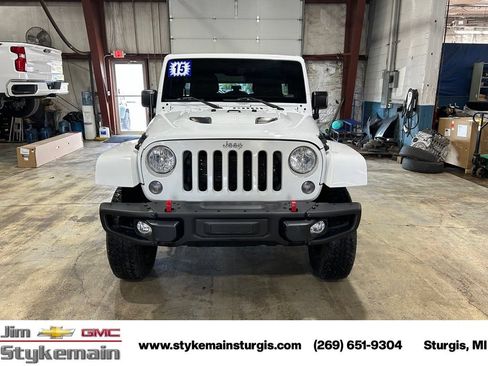 Used 2015 Jeep Wrangler Unlimited Rubicon AWD/4WD image 13
