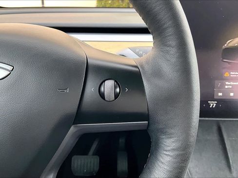 Used 2022 Tesla Model Y Long Range image 24