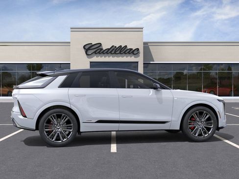 New 2026 Cadillac Lyriq V image 34