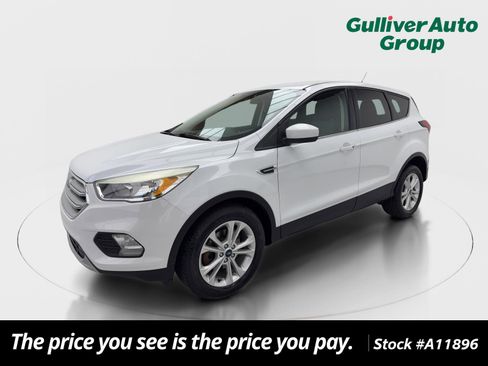 Used 2019 Ford Escape SE image 1