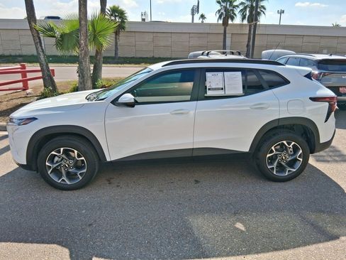 Used 2025 Chevrolet Trax LT w/ Driver Confidence Package image 4