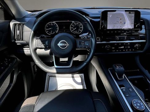 Certified 2024 Nissan Pathfinder SL w/ Black Appearance Package AWD/4WD image 8