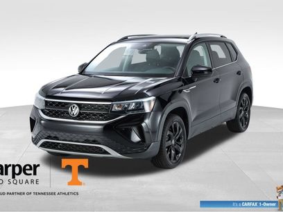 Used 2023 Volkswagen Taos SE w/ Panoramic Sunroof Package