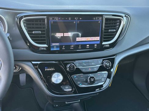 New 2026 Chrysler Voyager LX image 25