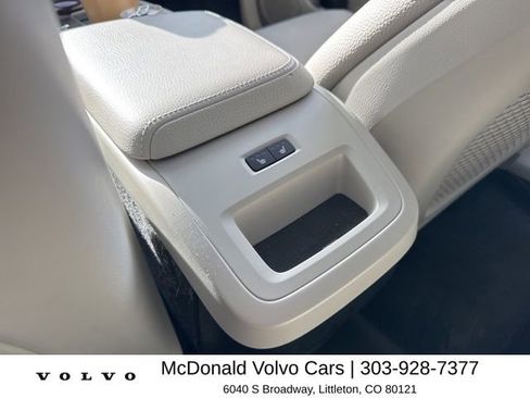 Used 2022 Volvo XC60 B5 Momentum image 15