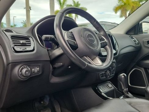 Used 2019 Jeep Compass Latitude FWD image 8