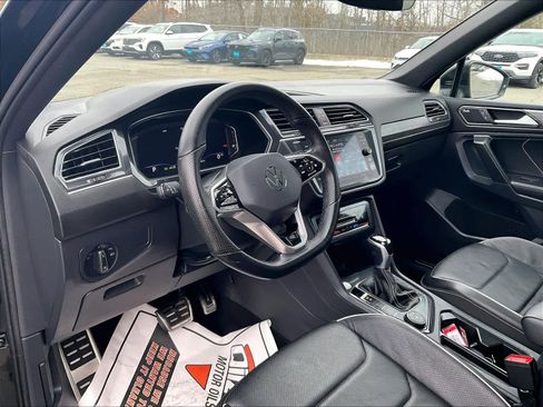 Used 2022 Volkswagen Tiguan SEL R-Line image 8
