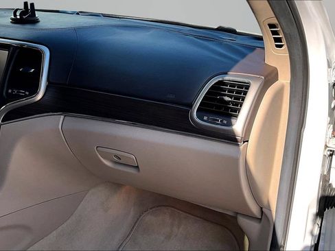 Used 2014 Jeep Grand Cherokee Overland w/ Advanced Technology Group RWD image 26