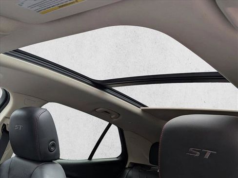 Used 2023 Buick Envision Essence w/ Sport Touring Package image 19