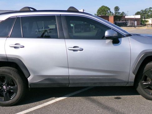 Used 2022 Toyota RAV4 XLE w/ Convenience Package FWD image 6