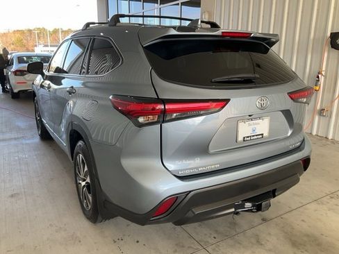 Used 2022 Toyota Highlander XLE image 23