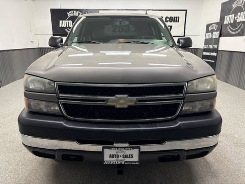 Used 2006 Chevrolet Silverado 2500 LT w/ Heavy-Duty Power Package AWD/4WD image 5