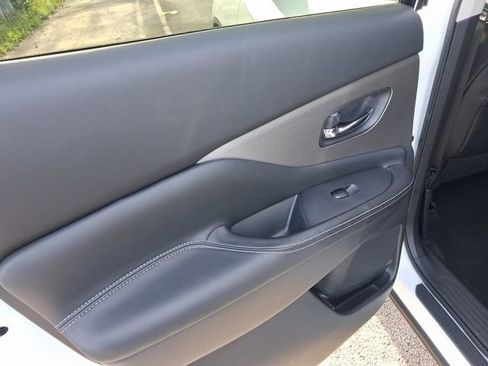 Used 2024 Nissan Murano SV FWD image 9