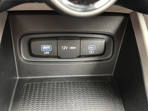 Used 2025 Hyundai Venue SEL FWD image 23