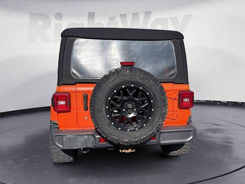 Used 2018 Jeep Wrangler Unlimited Sahara w/ Dual Top Group AWD/4WD image 4