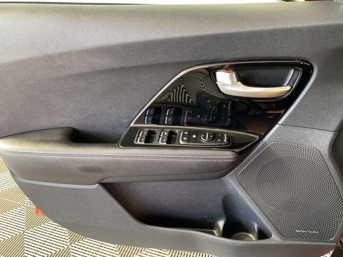 Used 2022 Kia Niro Touring Special Edition FWD image 24
