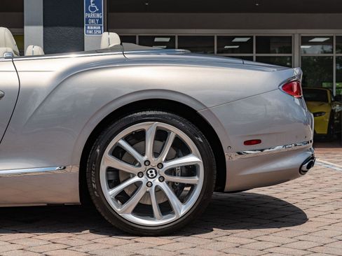 Used 2022 Bentley Continental GT image 11
