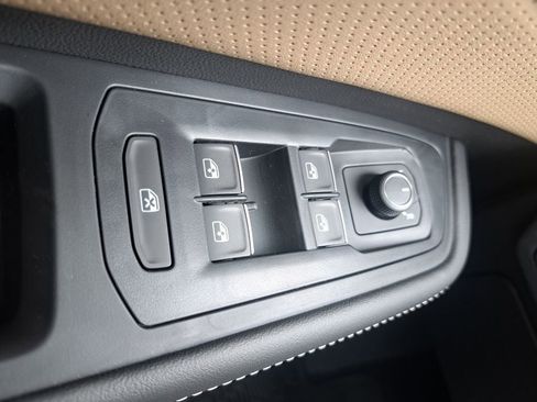 Used 2025 Volkswagen Atlas Cross Sport SE image 15