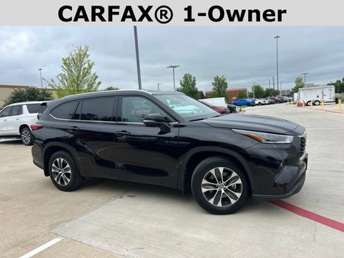 Used 2021 Toyota Highlander XLE AWD/4WD image 2