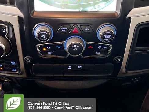 Used 2016 RAM 1500 Classic SLT AWD/4WD image 9