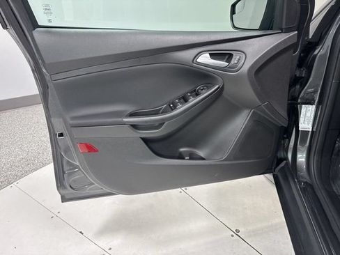 Used 2018 Ford Focus SE FWD image 8