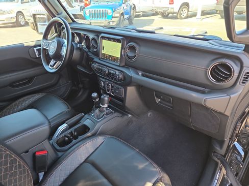 Used 2021 Jeep Wrangler Unlimited Sahara AWD/4WD image 19