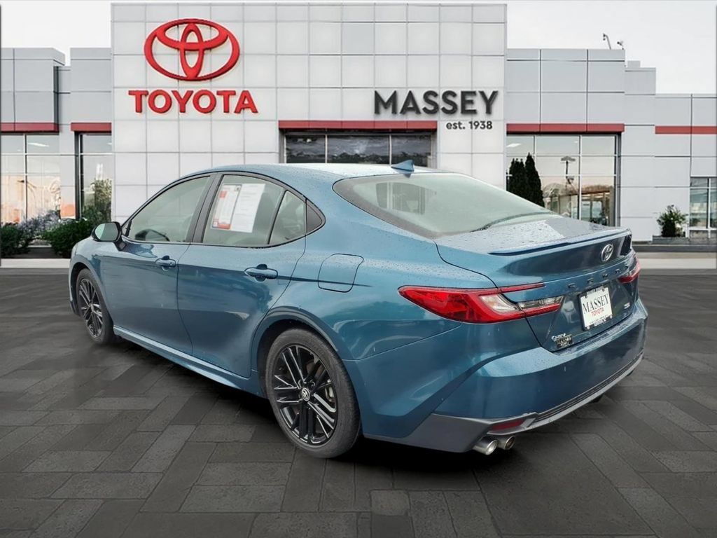 Used 2025 Toyota Camry SE FWD image 5