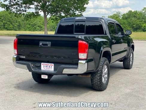 Used 2017 Toyota Tacoma 4x4 Double Cab image 7