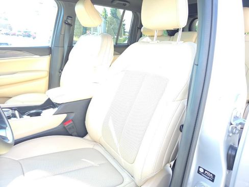 Certified 2024 Jeep Grand Cherokee Limited w/ Luxury Tech Group II AWD/4WD image 16