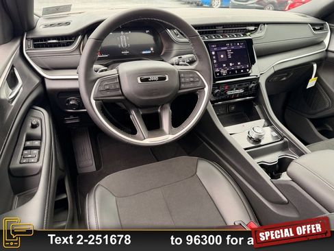 New 2025 Jeep Grand Cherokee Altitude image 6