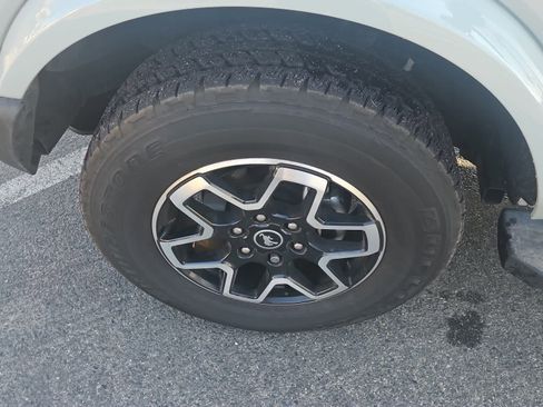 Used 2023 Ford Bronco Outer Banks image 3