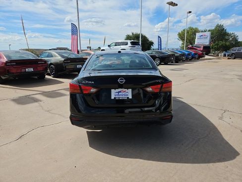 Used 2024 Nissan Altima 2.5 SV FWD image 3