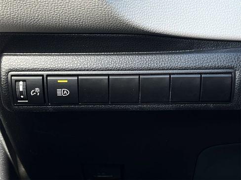 Used 2025 Toyota Corolla LE image 20