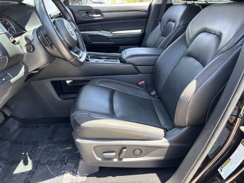 Used 2022 Nissan Pathfinder SL w/ SL Premium Package FWD image 17