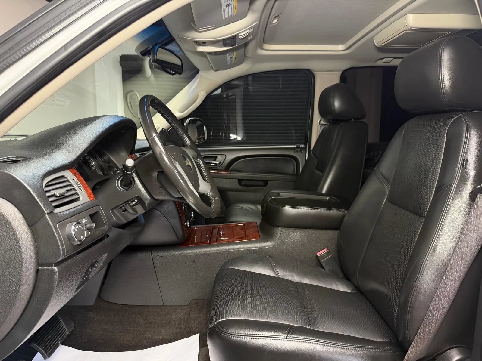 Used 2011 Chevrolet Avalanche LTZ RWD image 25