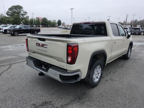 Used 2026 GMC Sierra 1500 SLE AWD/4WD image 3