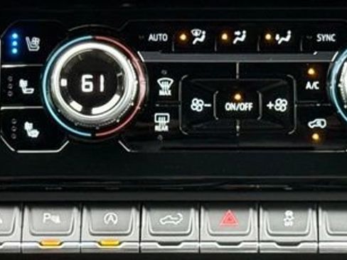 Used 2023 GMC Sierra 1500 AT4 w/ AT4 Preferred Package AWD/4WD image 25