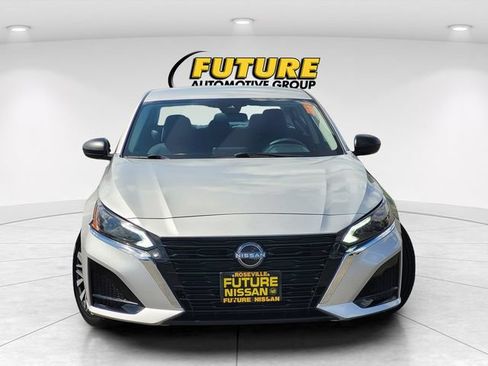 Certified 2025 Nissan Altima 2.5 SV FWD image 2