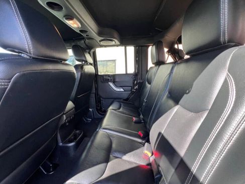 Used 2014 Jeep Wrangler Unlimited Rubicon w/ Connectivity Group AWD/4WD image 3