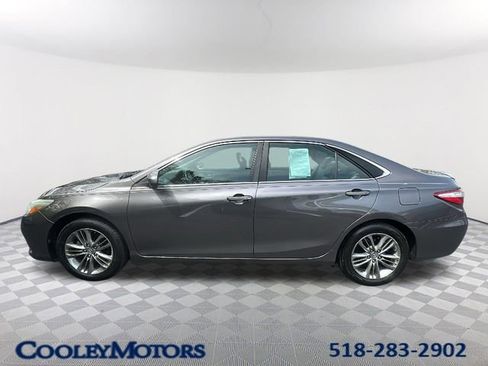 Used 2015 Toyota Camry SE FWD image 1