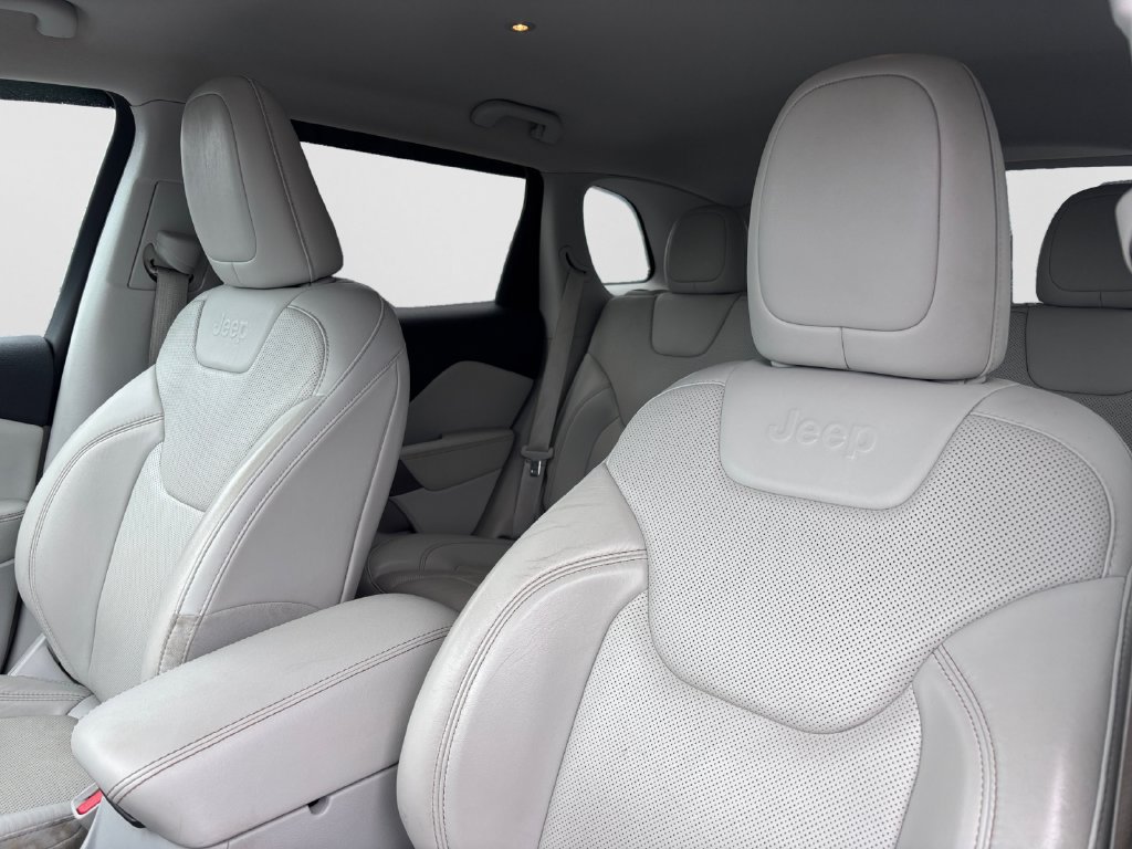 Used 2019 Jeep Cherokee Limited AWD/4WD image 34