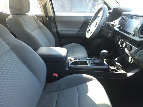 Used 2022 Toyota Tacoma SR image 5