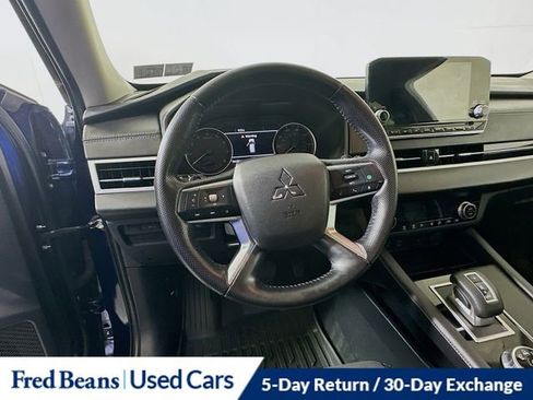 Used 2022 Mitsubishi Outlander SE image 12