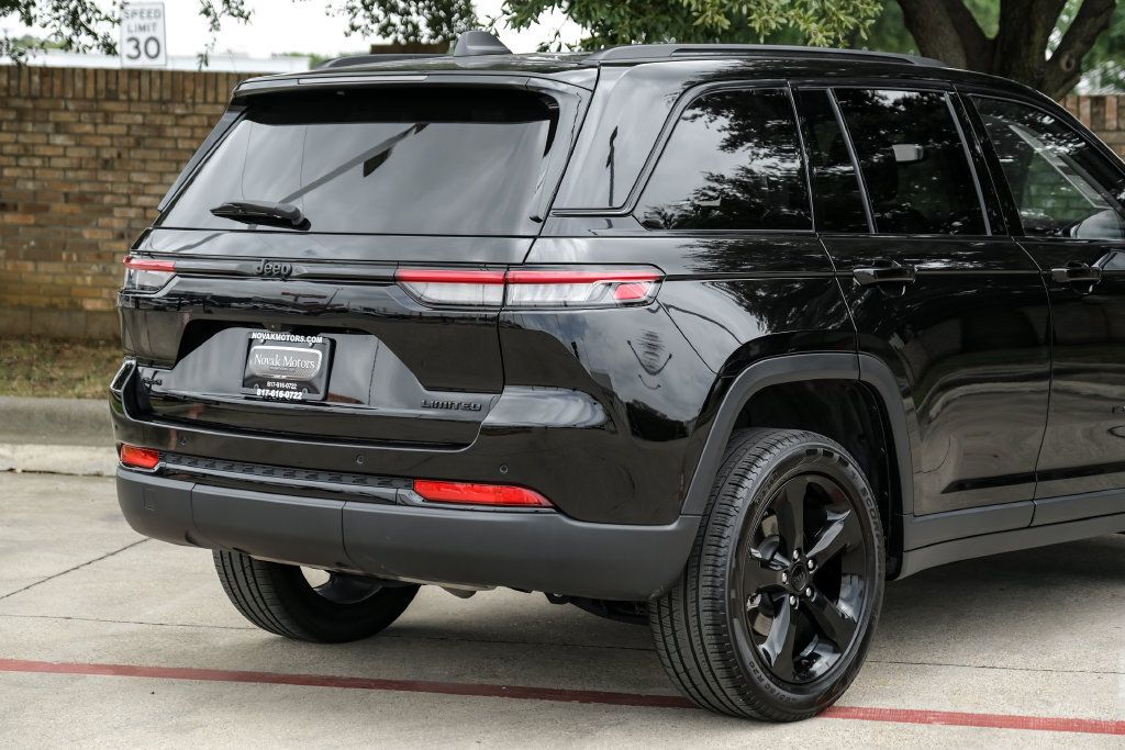 Used 2023 Jeep Grand Cherokee Limited w/ Black Appearance Package AWD/4WD image 16