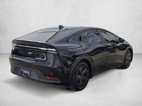 Used 2023 Toyota Prius Prime FWD image 5