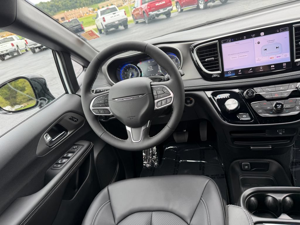 New 2027 Chrysler Pacifica Select AWD/4WD image 22
